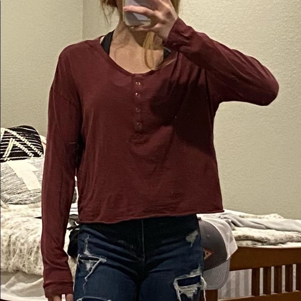 burgundy long sleeve crop